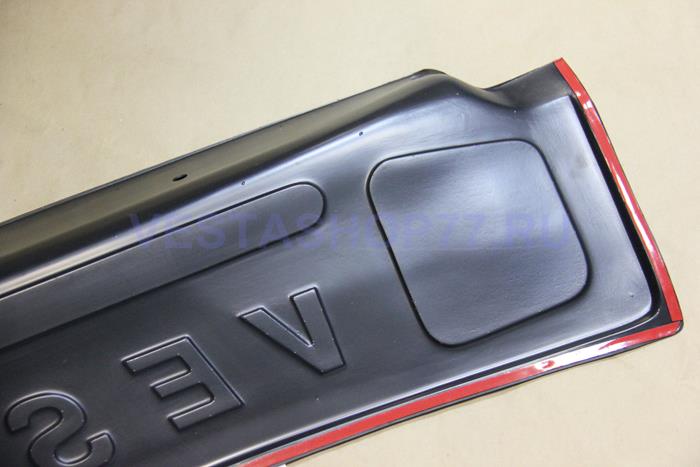 Внутренняя облицовка крышки багажника с надписью для LADA VESTA 2015